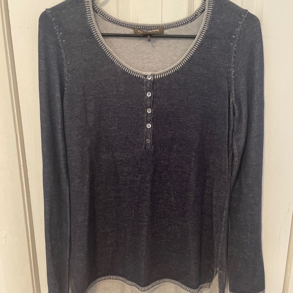 Tommy Bahama Women’s Light Weight Long Sleeve Sweater